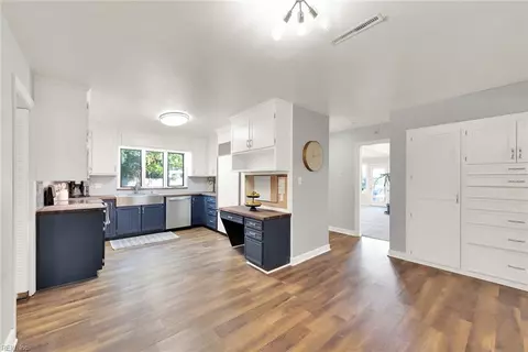 Entry Way - 5 Templewood Dr, Hampton, VA 23666 photo 4 of 5