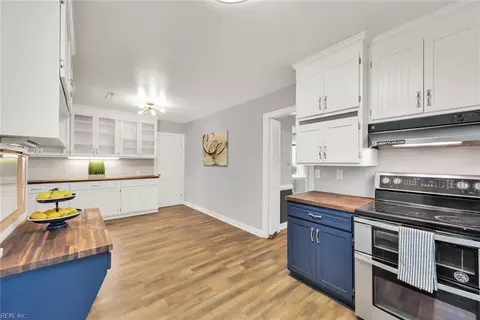 Kitchen - 5 Templewood Dr, Hampton, VA 23666 photo 3 of 3