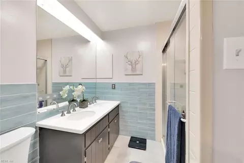 Bath - 5 Templewood Dr, Hampton, VA 23666 photo 2 of 3