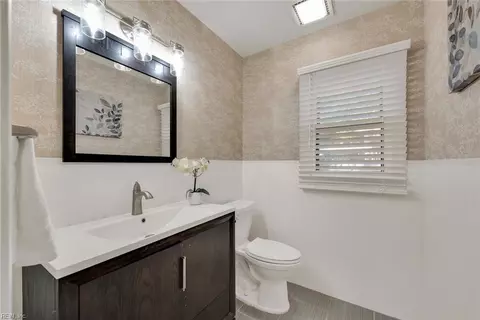 Bath - 5 Templewood Dr, Hampton, VA 23666 photo 1 of 3
