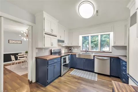 Kitchen - 5 Templewood Dr, Hampton, VA 23666 photo 1 of 3