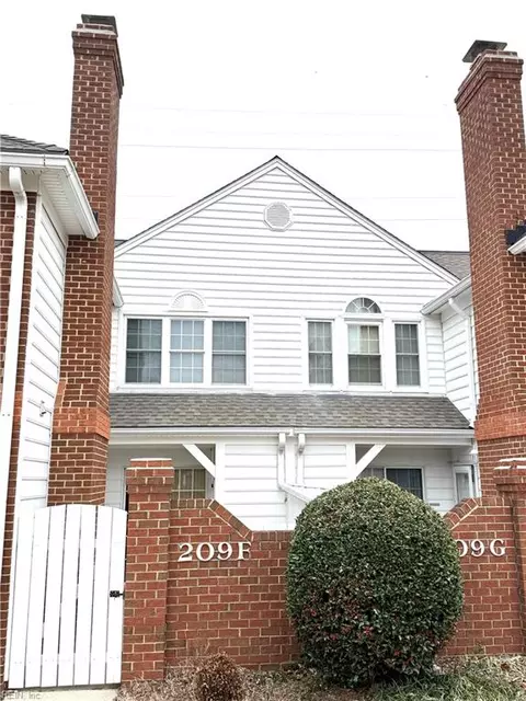209 Amersham Dr #F, Yorktown, VA 23693