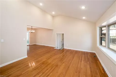 Living - 421 Leepoint Rd, Norfolk, VA 23502 photo 3 of 11