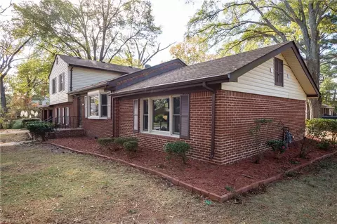 Exterior - 421 Leepoint Rd, Norfolk, VA 23502 photo 5 of 11