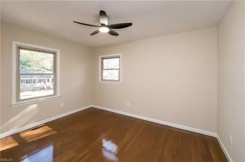 Bedroom - 421 Leepoint Rd, Norfolk, VA 23502 photo 3 of 4