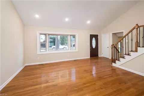 Living - 421 Leepoint Rd, Norfolk, VA 23502 photo 4 of 11