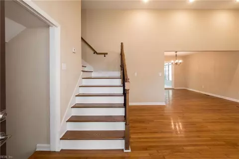 Entry Way - 421 Leepoint Rd, Norfolk, VA 23502 photo 1 of 4