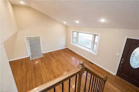 Living - 421 Leepoint Rd, Norfolk, VA 23502 photo 5 of 11