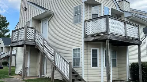 1 Lyford Ky #A, Hampton, VA 23666