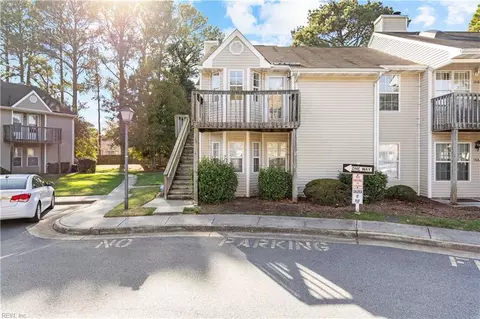 20 Lakeside Cres #B, Hampton, VA 23669