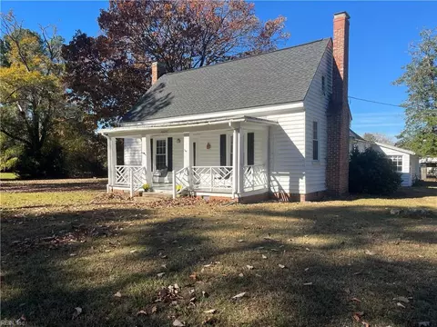 26057 Court St, Courtland, VA 23837