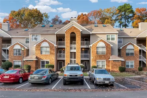 784 Windbrook Cir #104, Newport News, VA 23602
