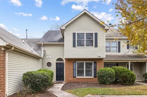 208 Alder Wood Dr, Hampton, VA 23666