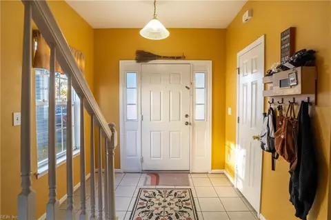 Entry Way - 3614 Valley Point Cres, Chesapeake, VA 23321 photo 2 of 7