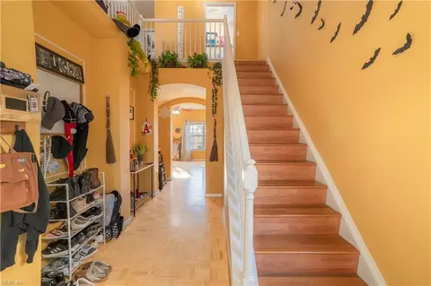Entry Way - 3614 Valley Point Cres, Chesapeake, VA 23321 photo 3 of 7