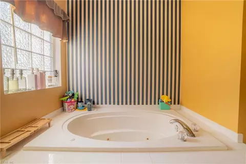 Bath - 3614 Valley Point Cres, Chesapeake, VA 23321 photo 1 of 2