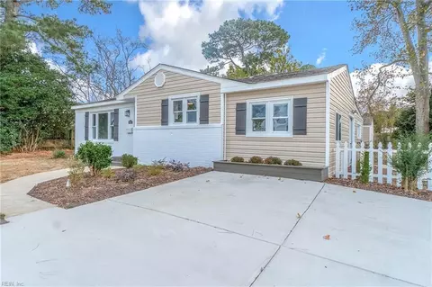 4913 Clover St, Virginia Beach, VA 23462
