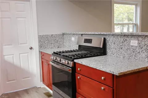 Kitchen - 171 Evans St E, Norfolk, VA 23503 photo 4 of 5