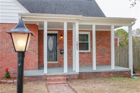 Exterior - 171 Evans St E, Norfolk, VA 23503 photo 3 of 8