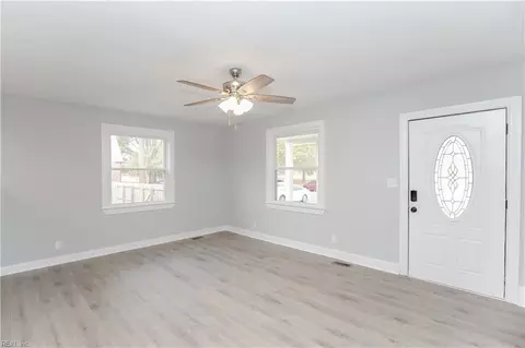 Living - 171 Evans St E, Norfolk, VA 23503 photo 1 of 8