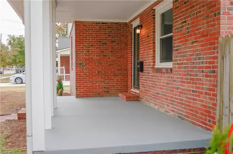 Exterior - 171 Evans St E, Norfolk, VA 23503 photo 4 of 8