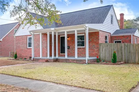 Exterior - 171 Evans St E, Norfolk, VA 23503 photo 2 of 8