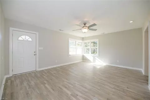 29 N Greenfield Ave, Hampton, VA 23666 photo 2