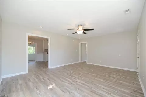 29 N Greenfield Ave, Hampton, VA 23666 photo 4