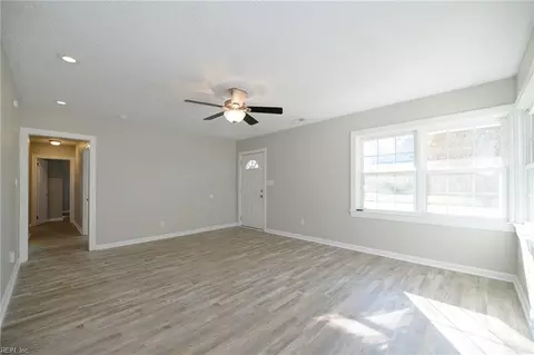 29 N Greenfield Ave, Hampton, VA 23666 photo 3