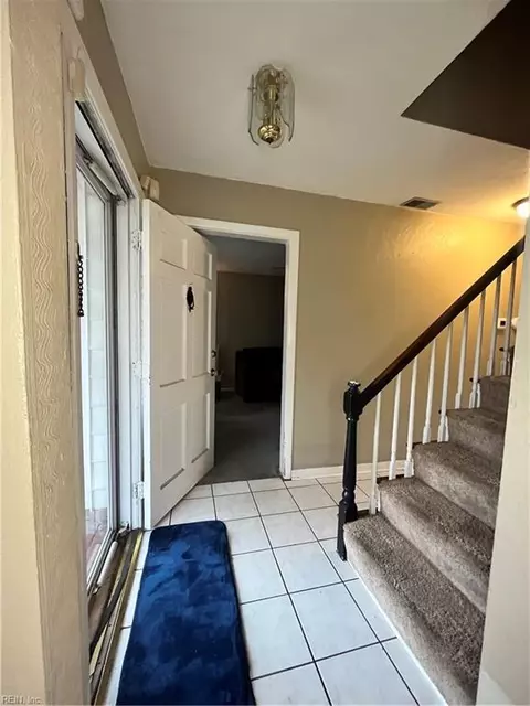 Entry Way - 515 Almond Ct, Hampton, VA 23669 photo 1 of 2