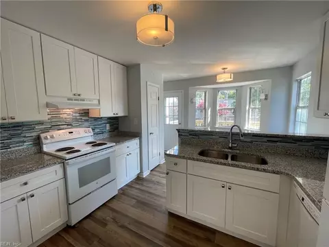 13 Inlandview Dr #B, Hampton, VA 23669 photo 5