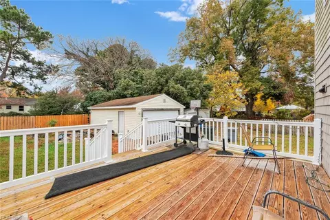 Exterior - 913 Old Buckroe Rd, Hampton, VA 23663 photo 1 of 1