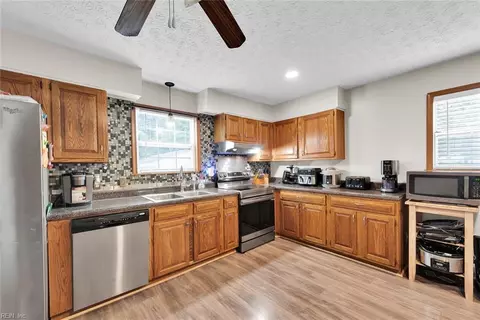 Kitchen - 913 Old Buckroe Rd, Hampton, VA 23663 photo 1 of 1