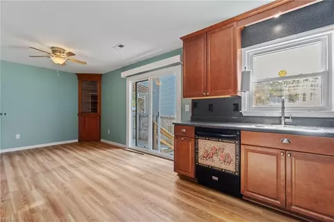 907 Laredo Ct, Hampton, VA 23669 photo 10
