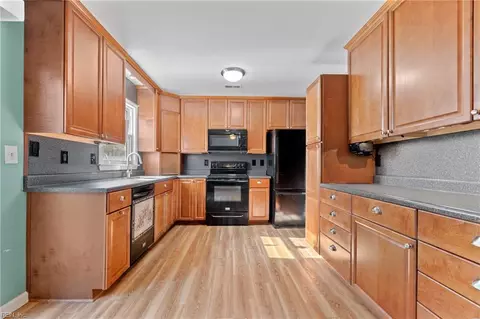 907 Laredo Ct, Hampton, VA 23669 photo 4