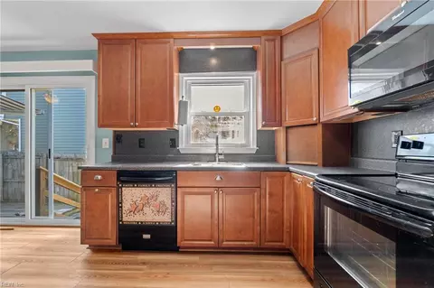 907 Laredo Ct, Hampton, VA 23669 photo 9