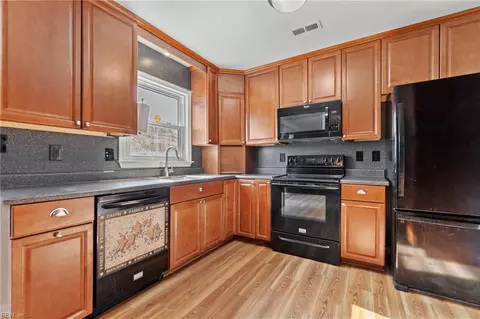 907 Laredo Ct, Hampton, VA 23669 photo 5