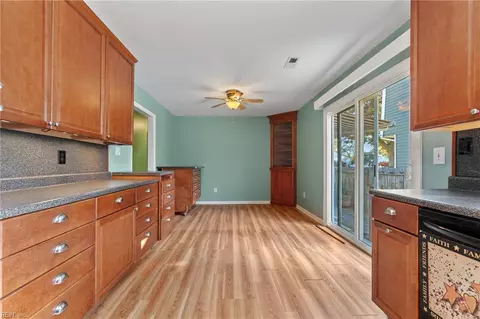 907 Laredo Ct, Hampton, VA 23669 photo 8