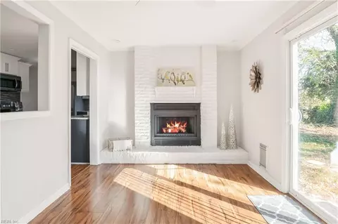 Living - 2010 Andrews Blvd, Hampton, VA 23663 photo 1 of 2
