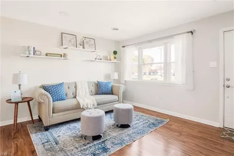 Living - 2010 Andrews Blvd, Hampton, VA 23663 photo 2 of 2