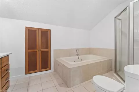 Bath - 6366 Dove St, Norfolk, VA 23513 photo 3 of 3