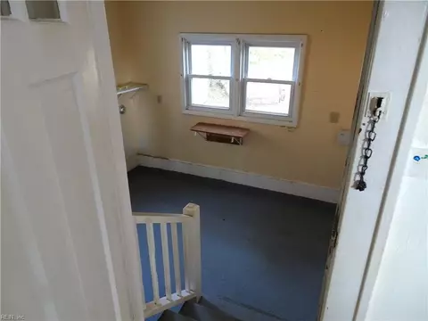 Entry Way - 226 Locust Ave, Hampton, VA 23661 photo 1 of 5