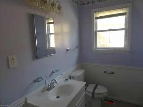 Bath - 226 Locust Ave, Hampton, VA 23661 photo 1 of 1
