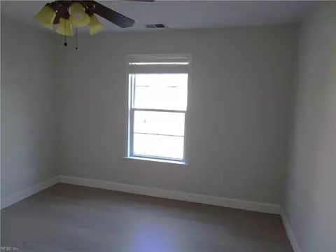 Bedroom - 226 Locust Ave, Hampton, VA 23661 photo 2 of 4