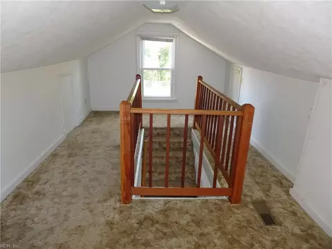 Entry Way - 226 Locust Ave, Hampton, VA 23661 photo 4 of 5