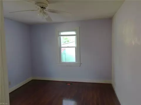 Bedroom - 226 Locust Ave, Hampton, VA 23661 photo 4 of 4