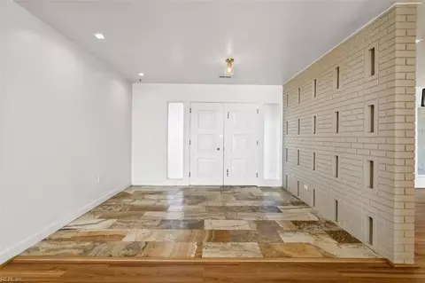 3820 Chesapeake Ave, Hampton, VA 23669 photo 5