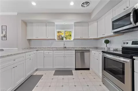 Kitchen - 707 Arlington Ter, Hampton, VA 23666 photo 2 of 4