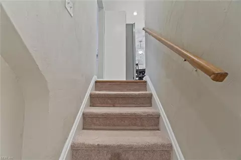 Entry Way - 707 Arlington Ter, Hampton, VA 23666 photo 3 of 4