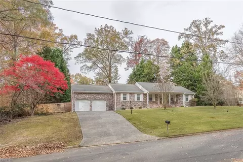 161 E Rexford Dr, Newport News, VA 23608